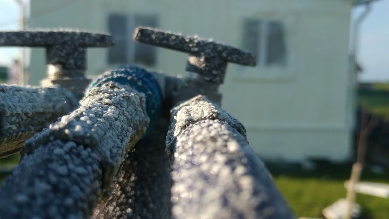 Утепление дачи напыляемым ППУ. - YouTube