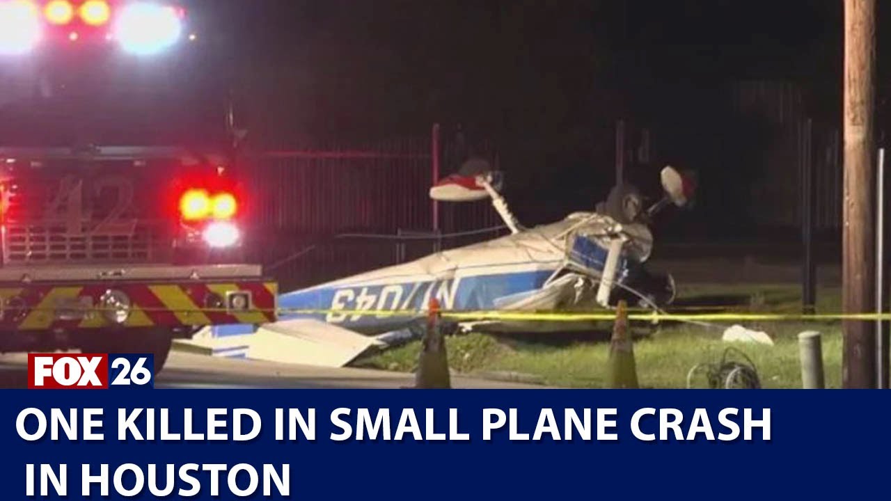 One killed in small plane crash in Houston - YouTube