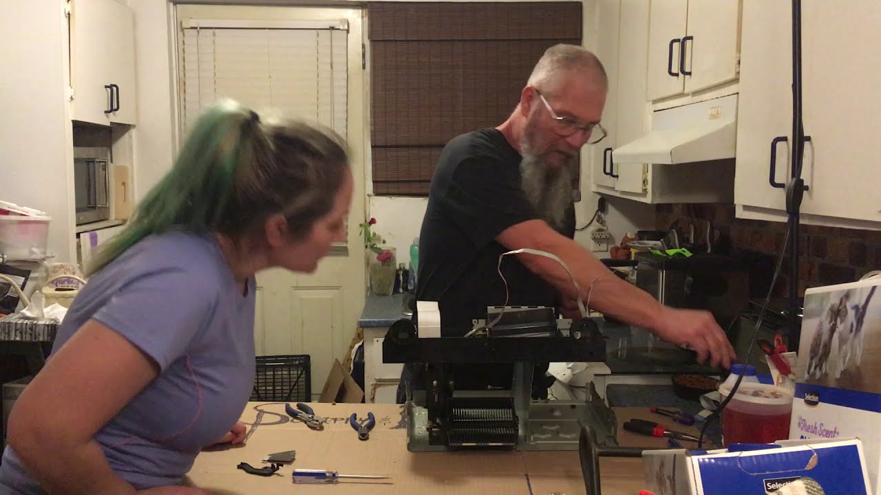 Scrapping A 1996 PIONEER 25 Disc Changer IN REAL TIME