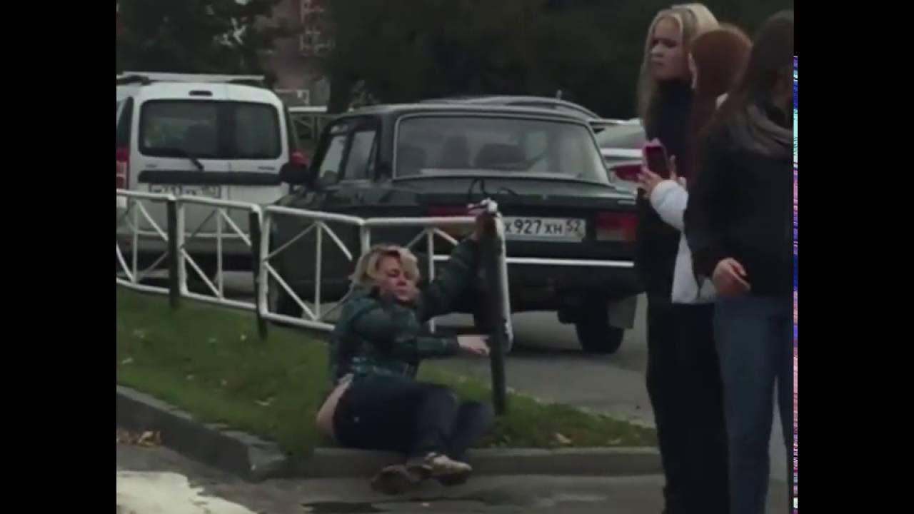 Пьяная отсосала в машине Пьяная отсосала в машине