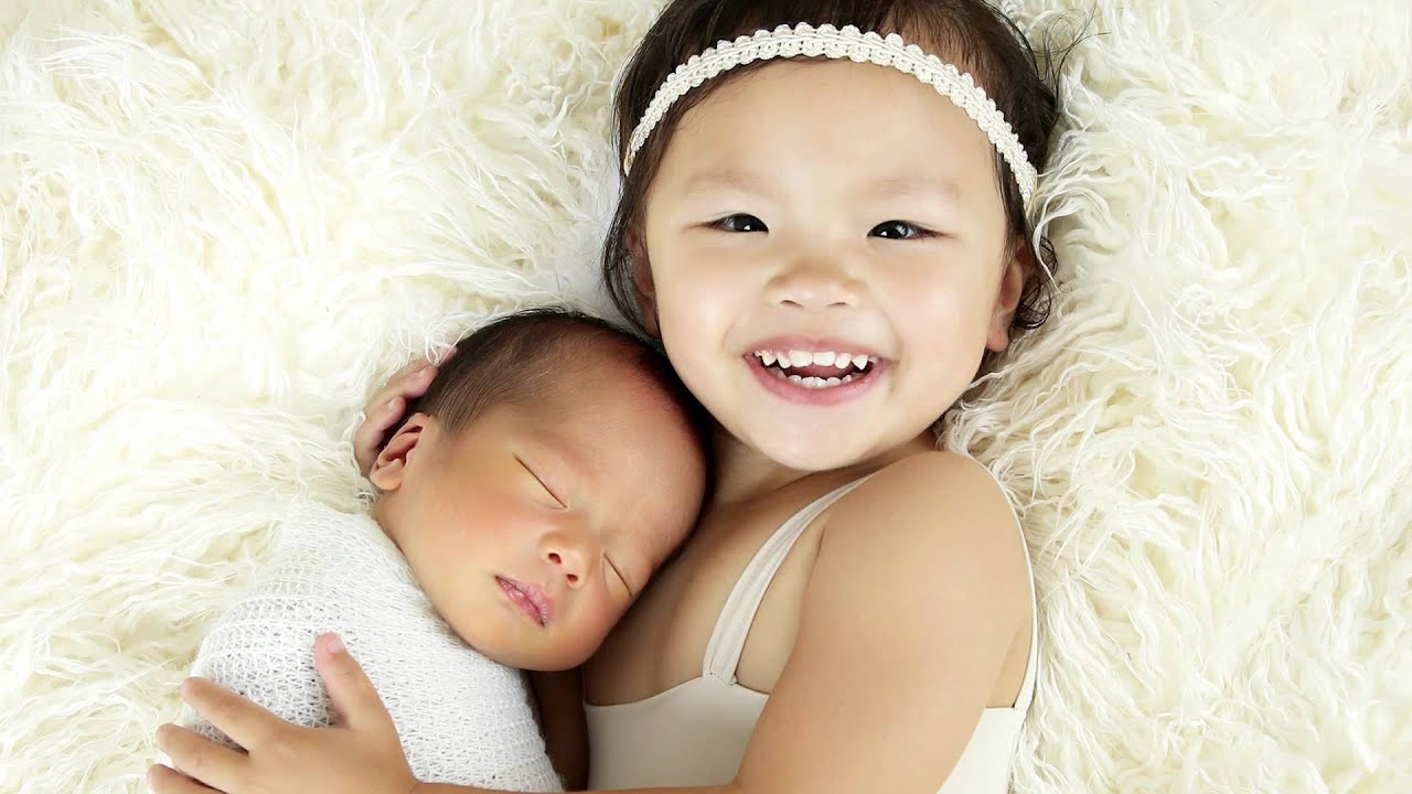 Charlotte and her newborn baby brother Zander