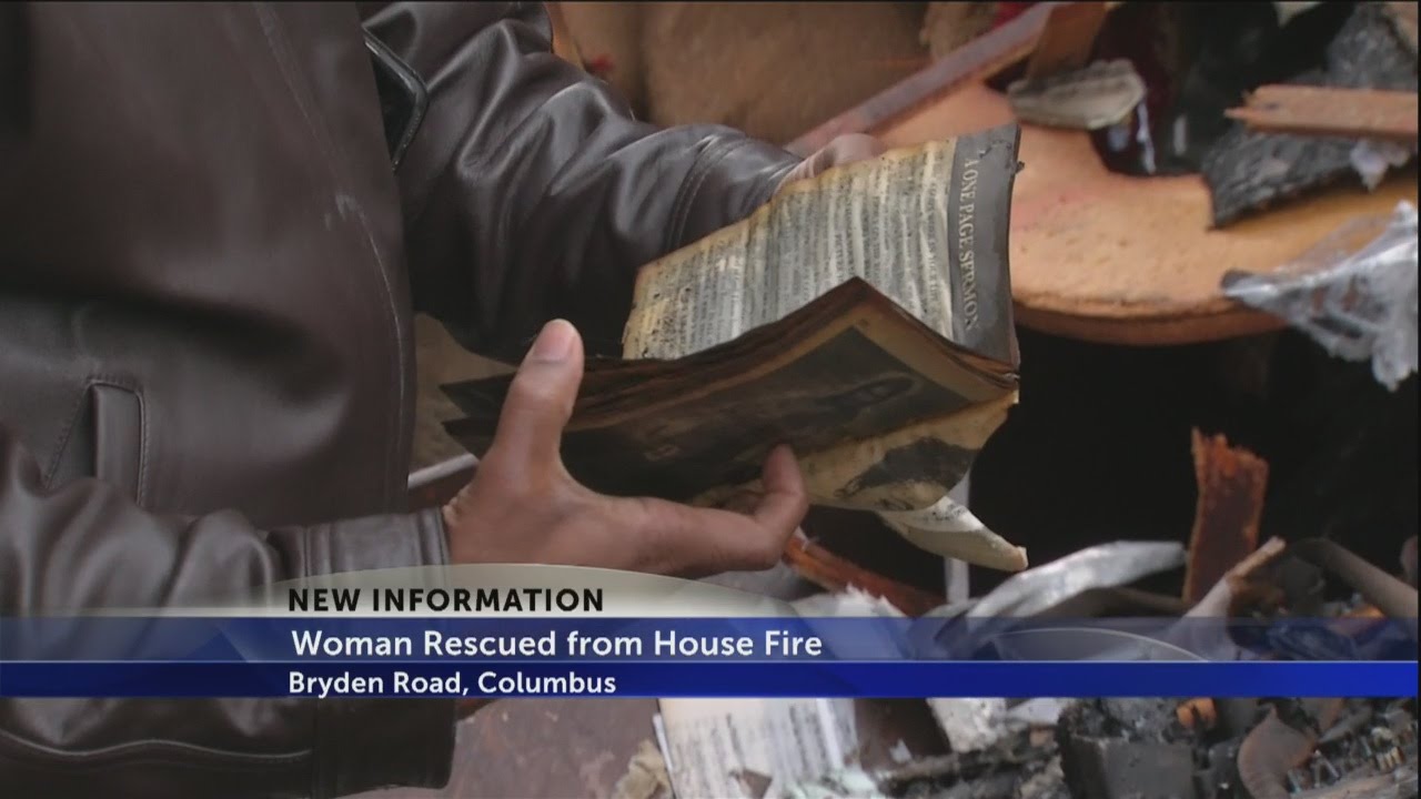 Neighbors rescue woman from burning home - YouTube