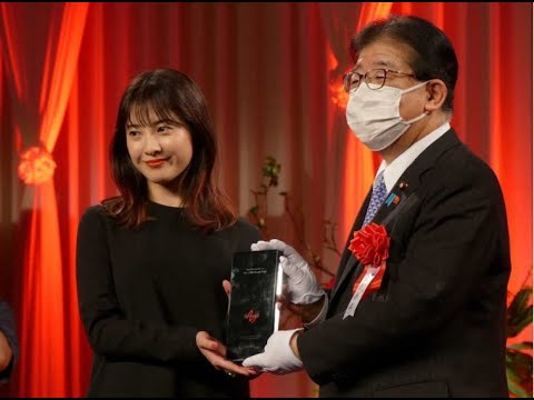 吉高由里子　主演ドラマ「最愛」AMDアワード大賞の総務大臣賞「自分より長生きする作品に携われて感謝」
