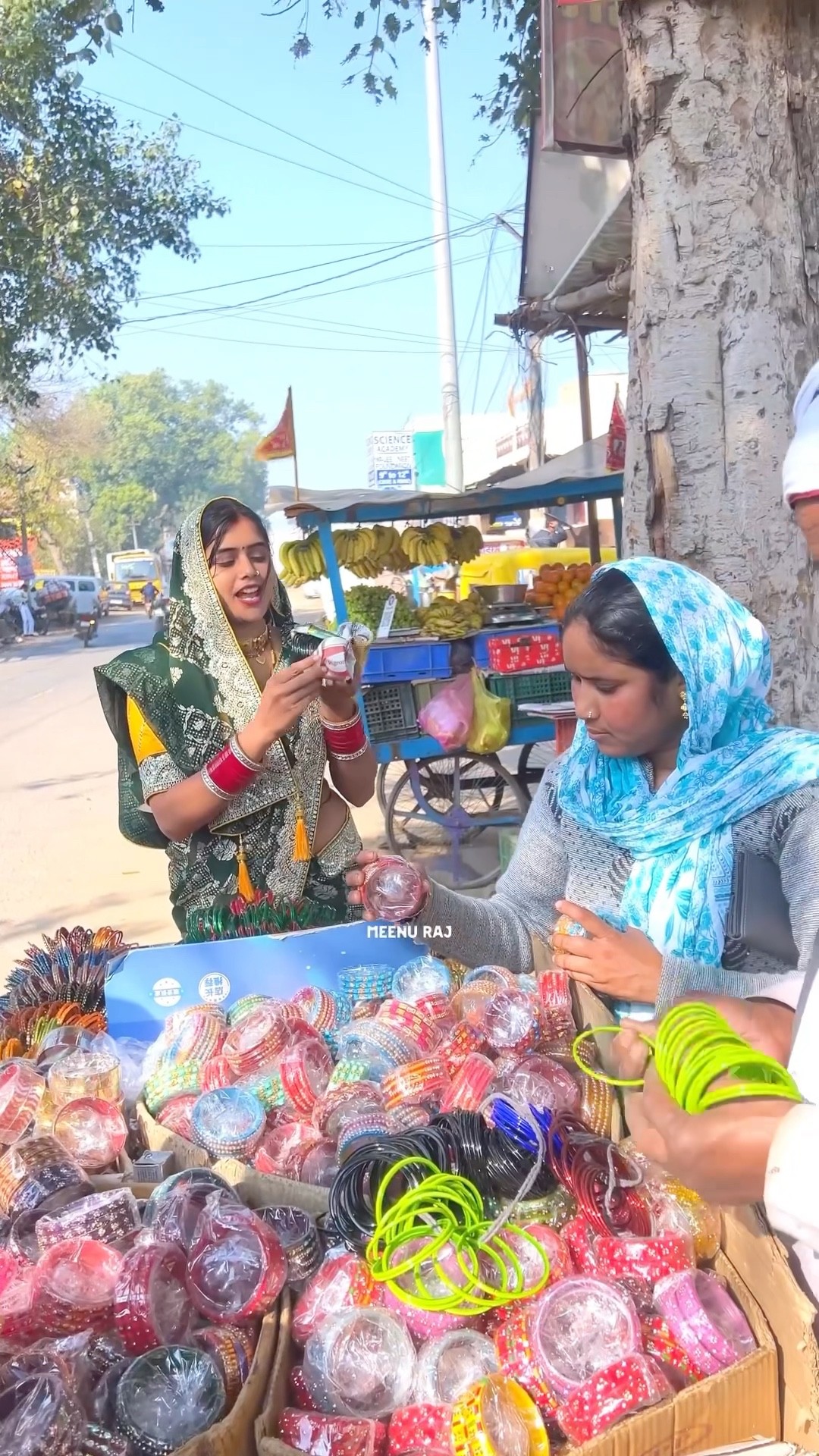 ये लाल लाल चूड़ी ली है #meenu #trending #trendingshorts