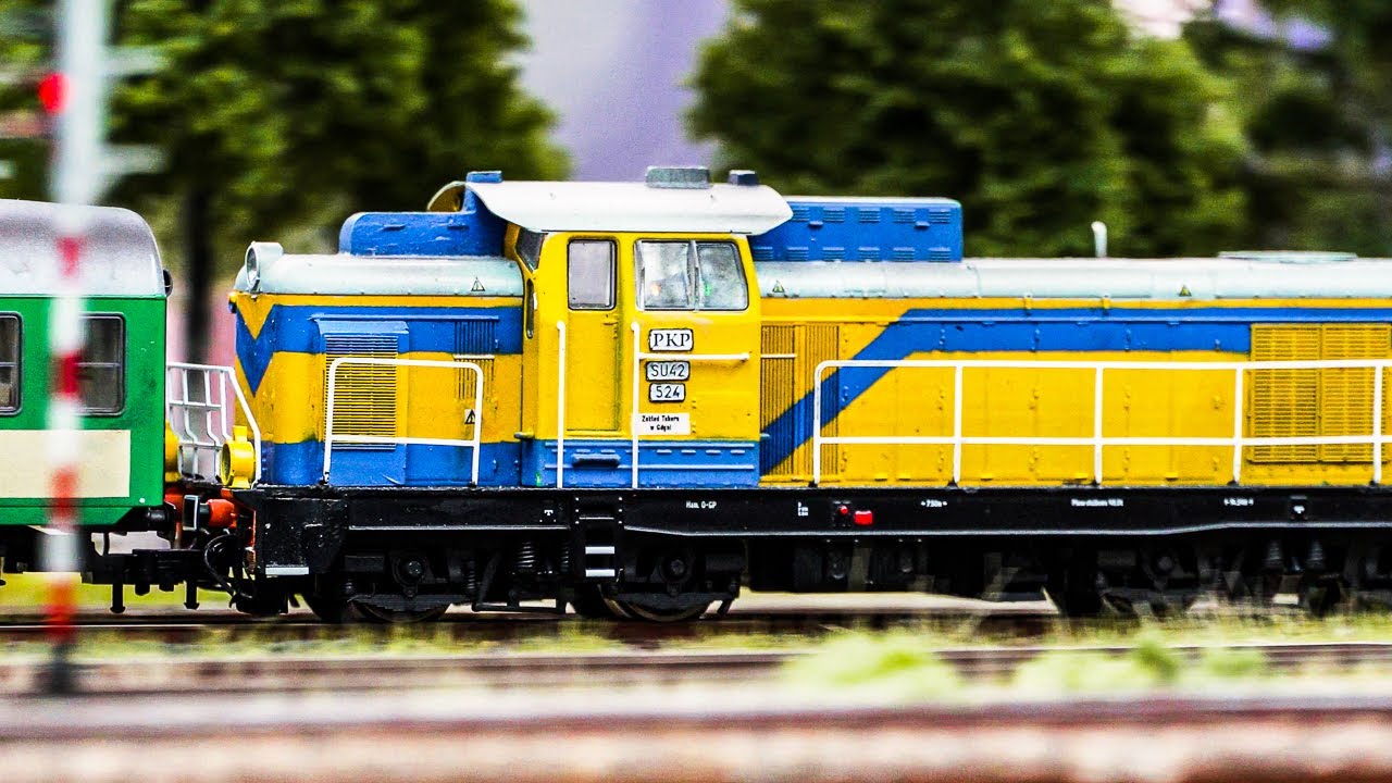 Реалистичная модель железной дороги с дизельными и паровыми поездами!