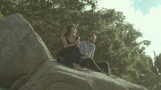 Miniatura de vídeo de "La Isla Centeno - En Las Olas (Video Oficial)"