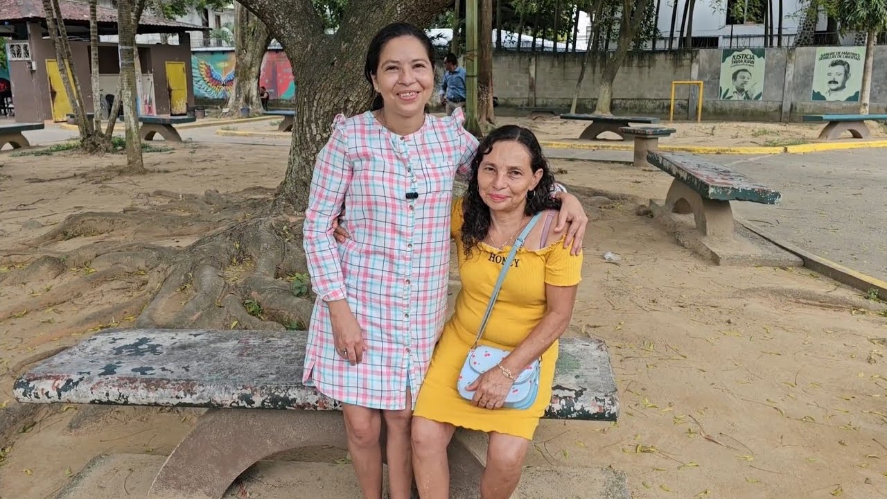 Llego doña santos la mamá de #iris hoy si se la lleva por el relajo de anoche 💣💥