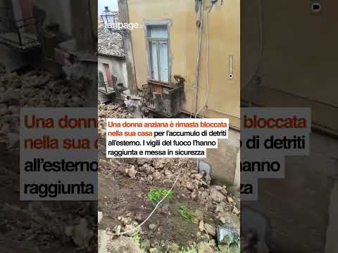 Video Reggio Calabria, frana travolge auto e sfiora le case: paura nel centro abitato di Stilo