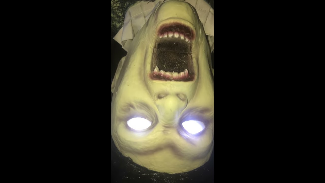 SPIRIT HALLOWEEN BROKEN SPINE GIRL - YouTube