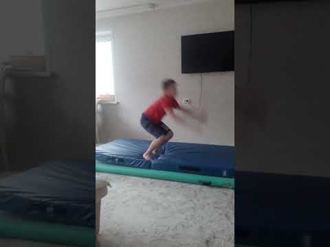 фляк задка #сальто #сальтоназад #shorts #спорт #flips #двойноесальто #мем #батут #flip #паркур