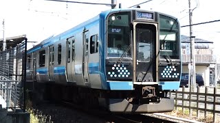 相模線E131系580番台G-11編成　ワンマン茅ヶ崎行きが門沢橋駅を発車するシーン