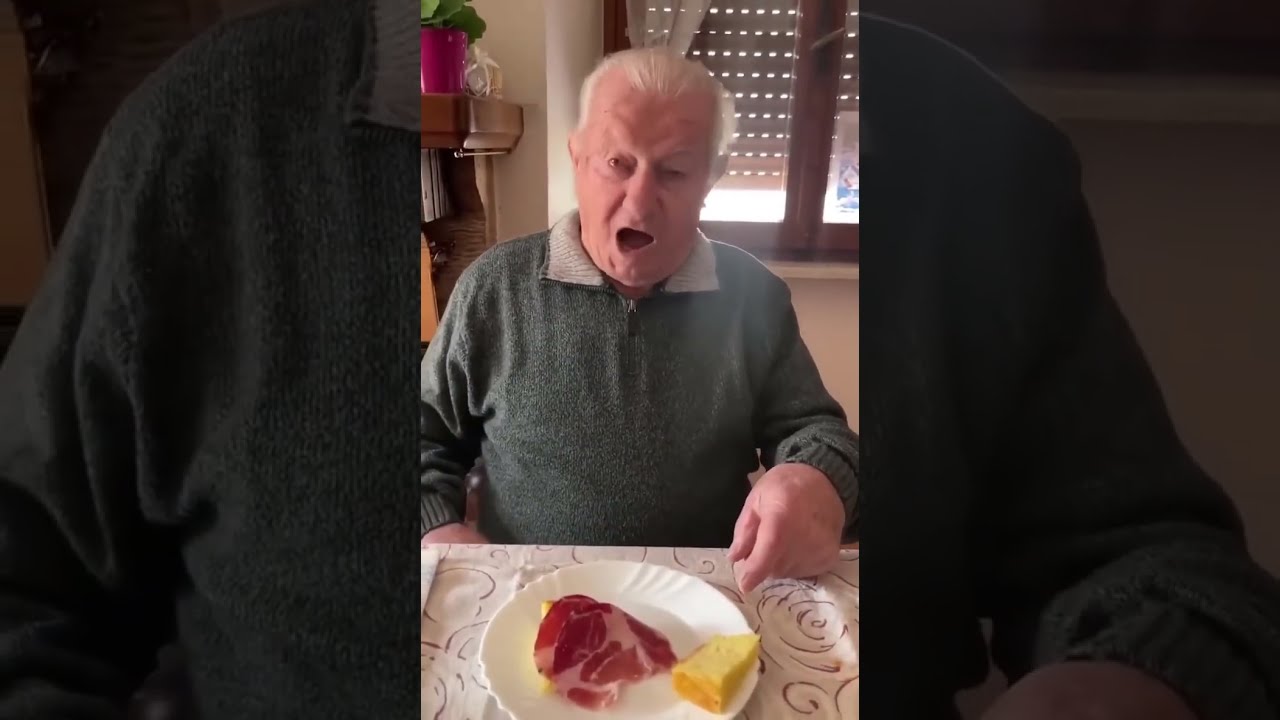 Nonno Faustino spacca i biscotti 🐊😂😂🐊