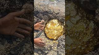 UNBELIEVABLE! 😱 Diamond Hunter Finds HUGE Gold Nuggets in Ancient Mine 💰! amazing gold mining