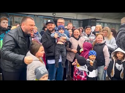 DZIDZIO і Олександр Пономарьов з  ГО "ВПО України"   завітали до переселенців в Білій Церкві