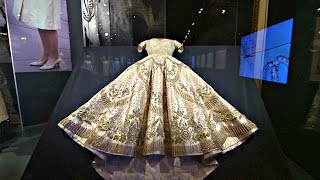 Что носила королева Елизавета II в разные эпохи? (новости)