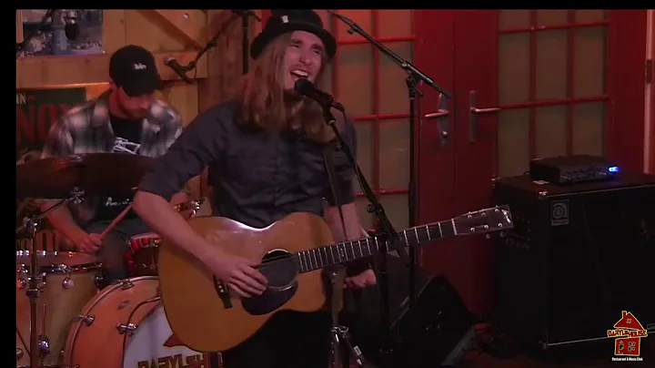 Sawyer Fredericks - Live at Daryl's House Club 10....