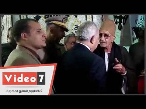 عم الشهيد العقيد أحمد منسى يستقبل المعزيين قائلا كلنا فدا مصر