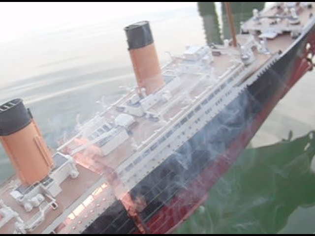 Model Titanic Sinks & Splits - YouTube