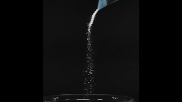 Agglomerated xanthan gum powder flow