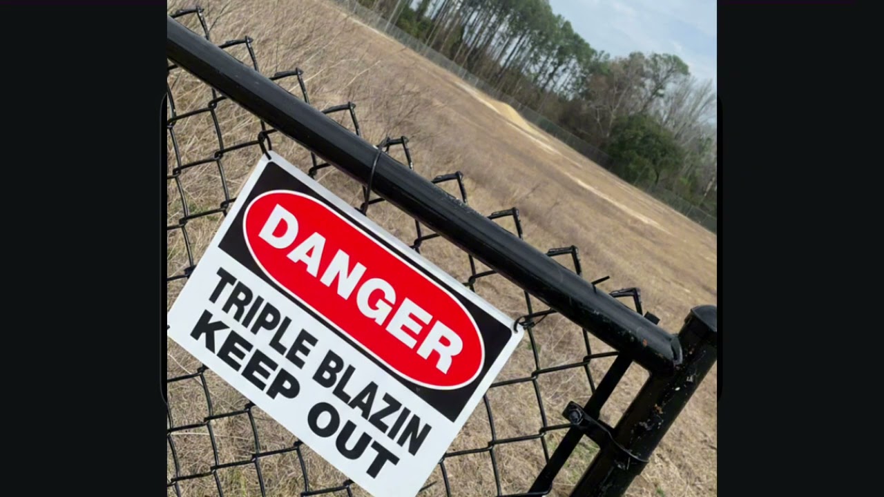 Triple blazin (disstrack) feat: Capalot3pzz A5vies