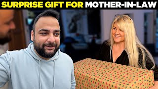 Saas Ko Diya Surprise Gift