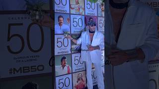 జక షరఫ తన సనహతడ మహన బబ కస 2Cr వలవన మకక తసకచచర