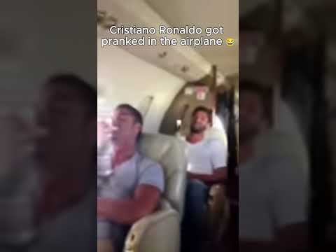 Cristiano Ronaldo got pranked in the airplane 😂