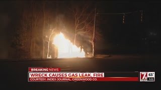 Wreck causes gas leak, fire