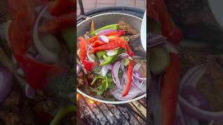 Gallinas guisadas en Leña 🪵🔥🇩🇴#lena #fogon #comida Content