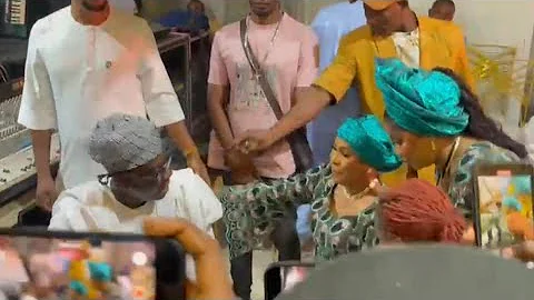 WATCH HOW FATHIA WILLIAMS, KENI KOREDE, DAYO AMISA GREETS WASIU AYINDE AT A LAGOD EVENT 
