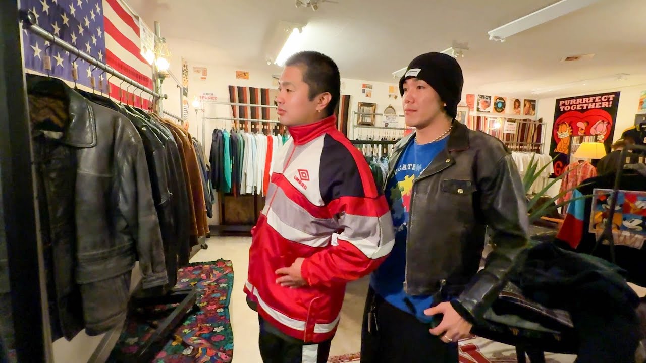 閉店30分前に古着屋に駆け込んで衝動買いをする同居人たち。