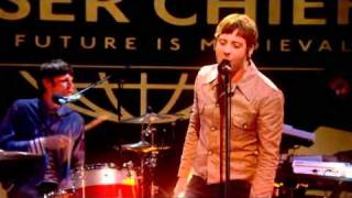 Kaiser Chiefs - Kinda Girl You Are (Live on Lee Mack's Show)