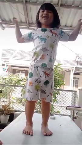 Gummy bear dancing with seravina joecellyn