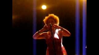 Tricky & Martina Topley-Bird - Overcome (Live @ IndigO2, London, 27.04.12)