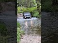 Mercedes G Wolf Wasser Fahrt. Fluss Durchfahrt.