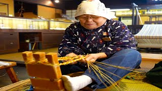 The process of making traditional Japanese straw shoes. Amazing skills of an 80-year-old craftsman.