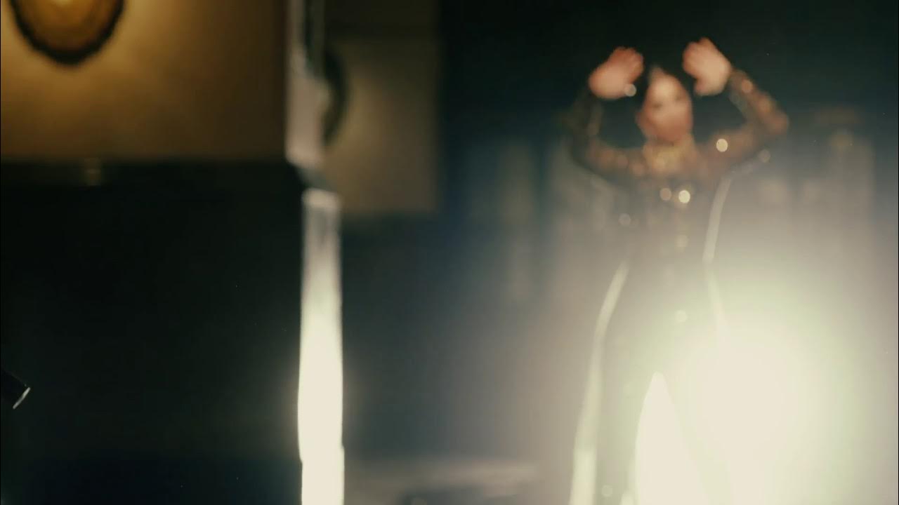 Ona va ogil jinsiy aloqada bolib, ehtiros bilan opishadi