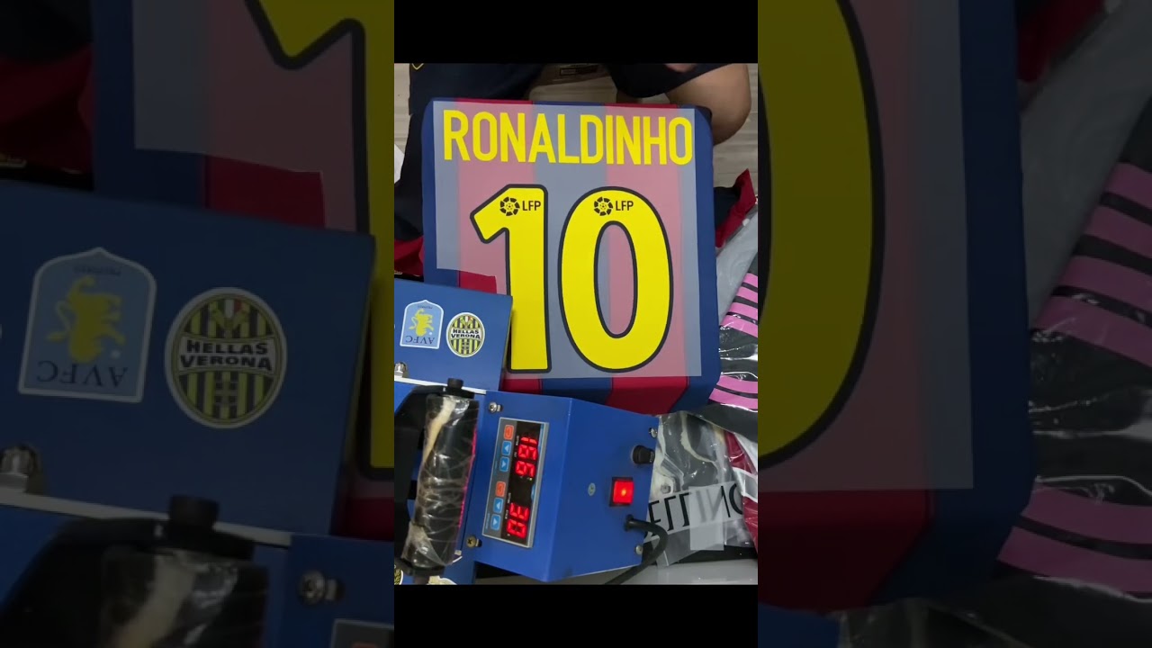 Retro Barcelona football jersey # 10 RONALDINHO 