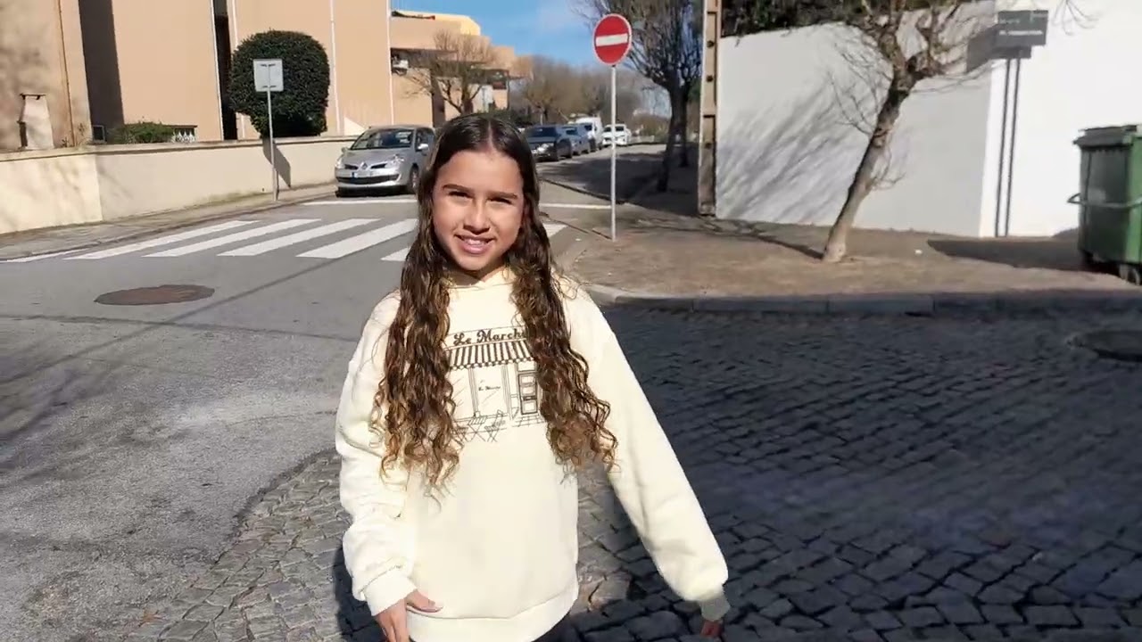Manuella & Bruna Valdez Em... Caminho ao mercado em Portugal 🇵🇹 