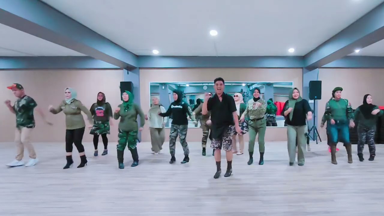 Tabola Bale - Line Dance / Choreo : Muhammad Yani / Demo : Okami Studio Palembang