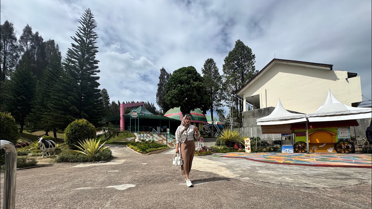 Tour Berastagi Mikie Funland (Mikie Holiday Resort) Mama Celly