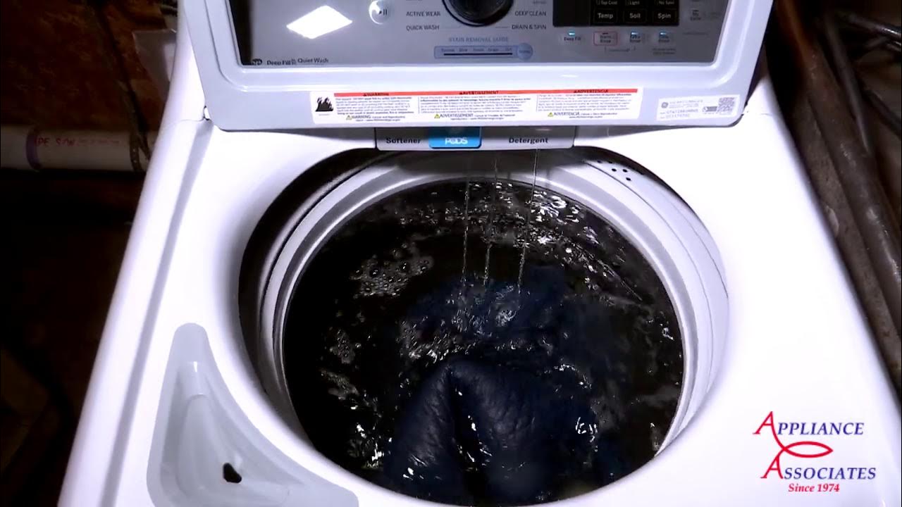 GE GTW720BSNWS GE TOP LOADER WASHER Bulky Cycle washing a moving