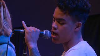 PRETTYMUCH - Teacher