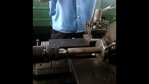 Thực tập Tiện cơ bản: Gá đặt trục dài có chống tâm 2 đầu