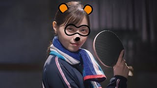 西野七瀬、ジャージー姿のポンタに変身？華麗にバックスマッシュ披露　au「意識高すぎ！高杉くん」新CM「スポーツ大会」編