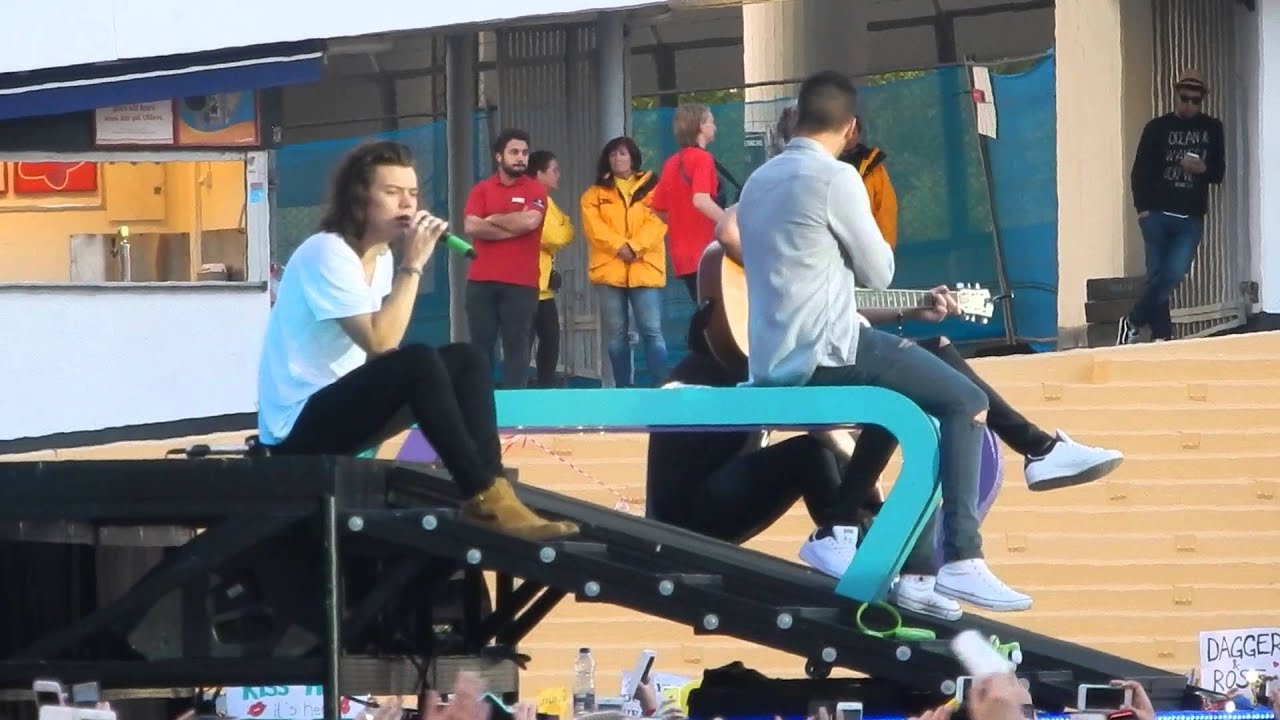 One Direction - Little Things - Ullevi Gothenburg, Sweden  23-06-15