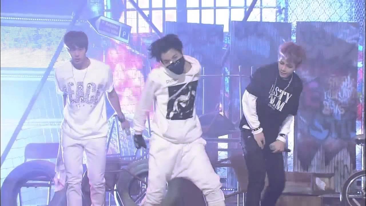 Bts no dream. Шуга. Бтс но море дрим. Бтс 2013 год дебют. Костюмы bts no more dreams.