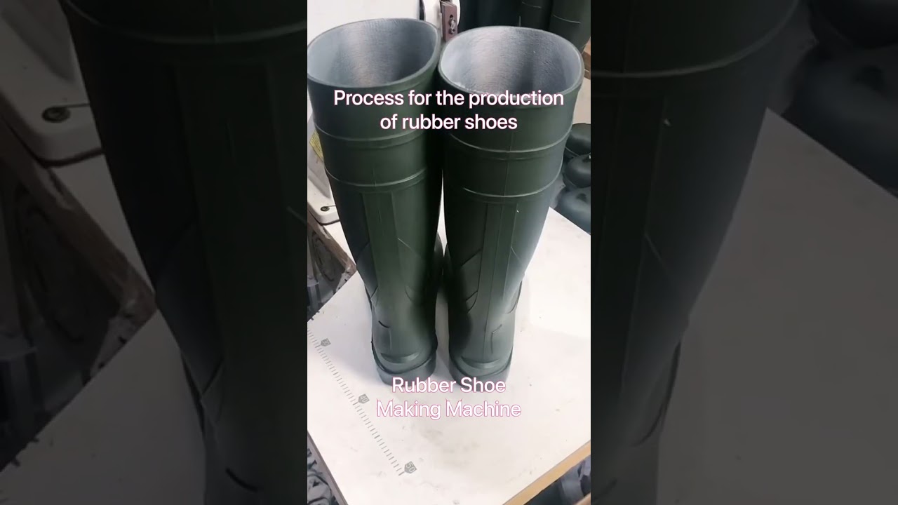 Femmes in rubber rain boots 