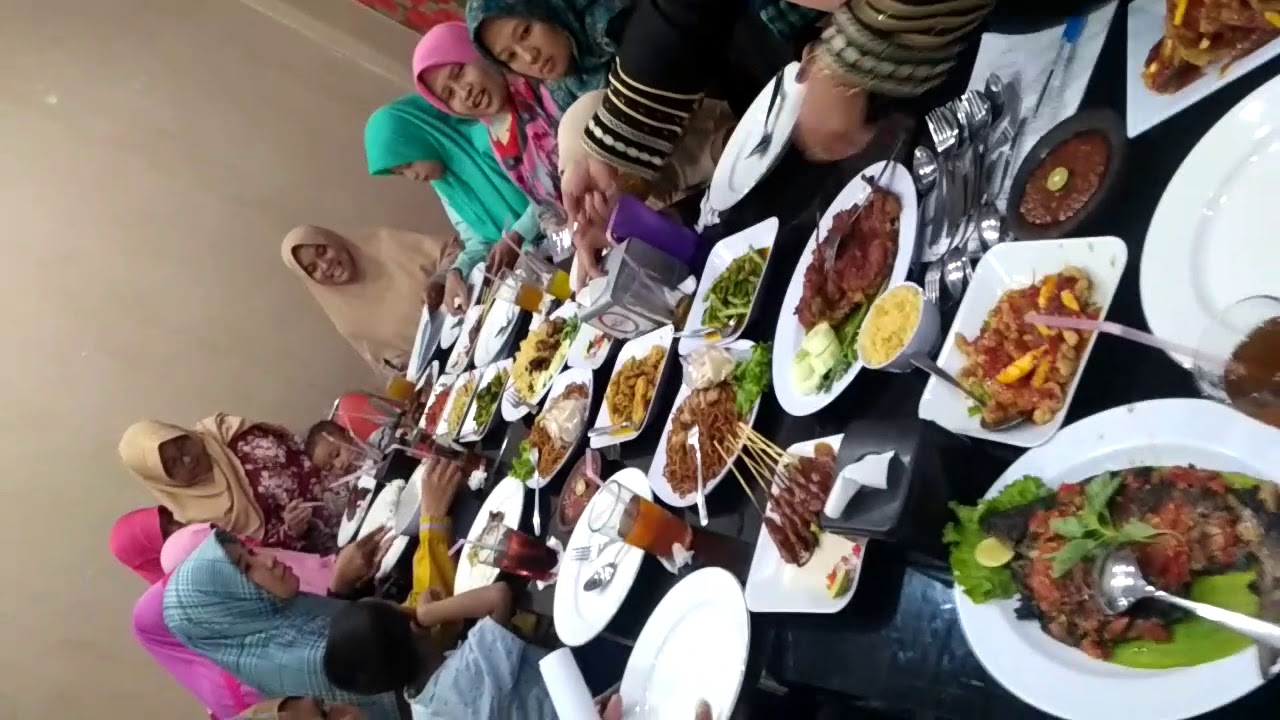 Makan makan - YouTube