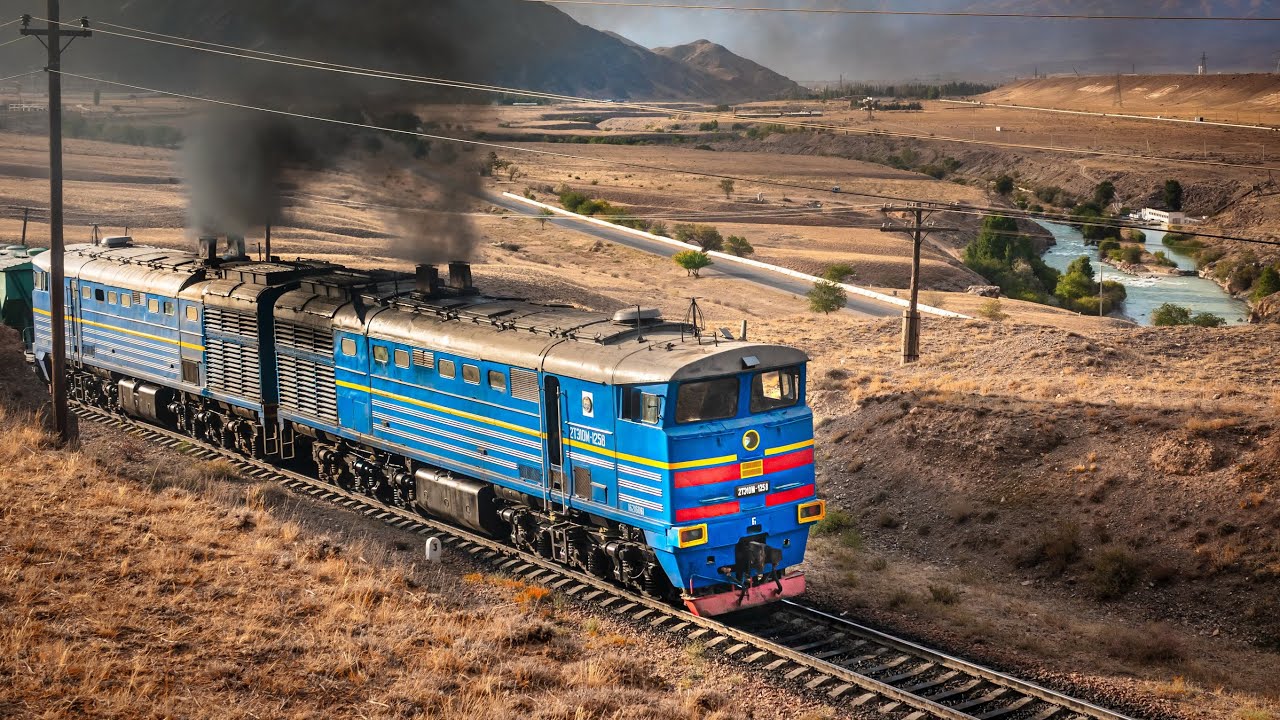 The 2TE10M-1258 diesel locomotive climbs the first challenging mountain climb in the Boom Gorge.